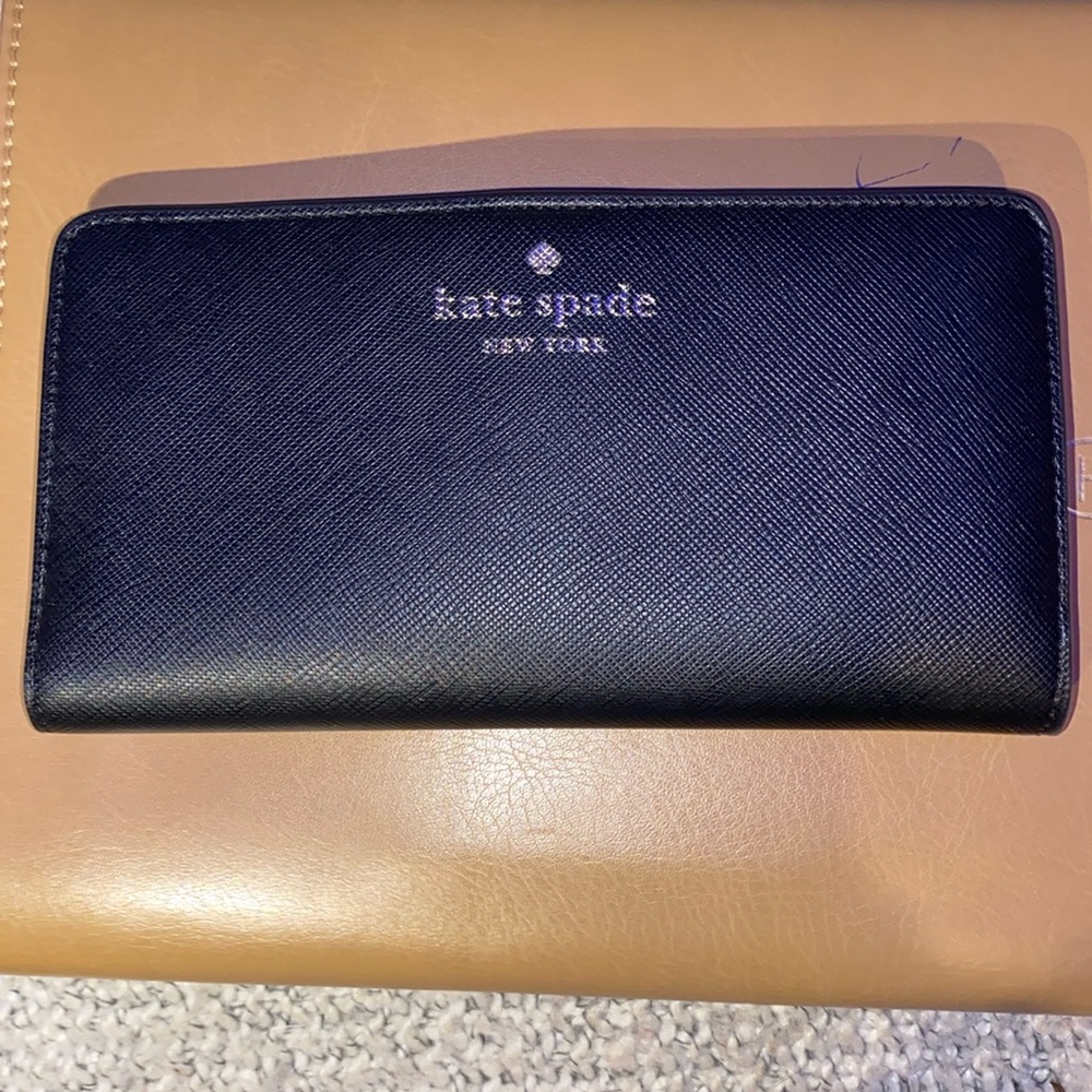 Brand new w/o tag Kate spade wallet